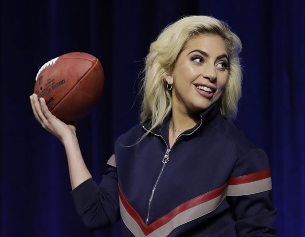 Лејди Гага наступа на овогодишњем Супер боулу