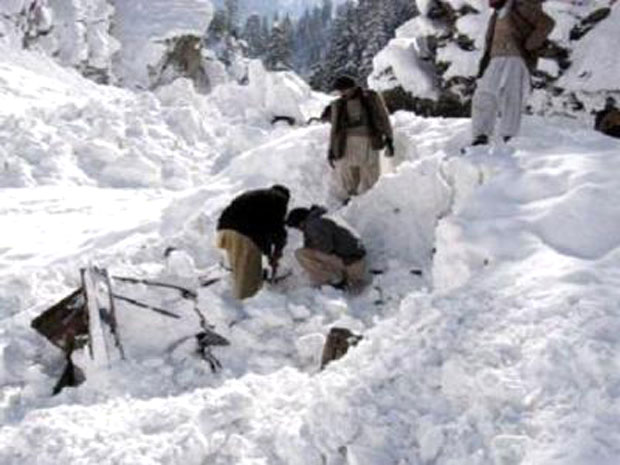 Више од 100 погинулих у лавинама у Авганистану