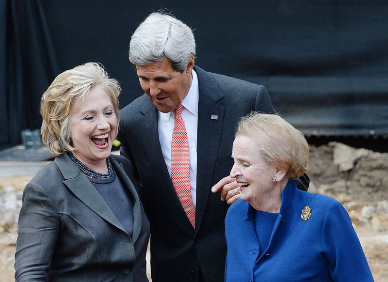 Кери и Олбрајт: Судови, наставите да блокирате Трампа