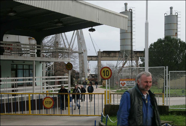 Херцег Нови: Привреда на коленима