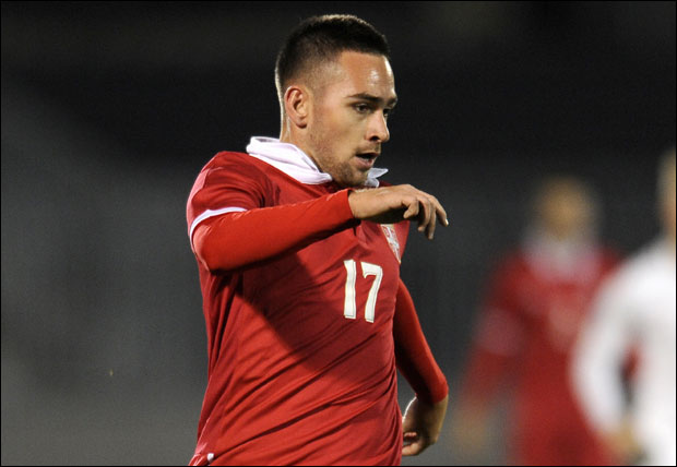 Арсенал прати Живковића