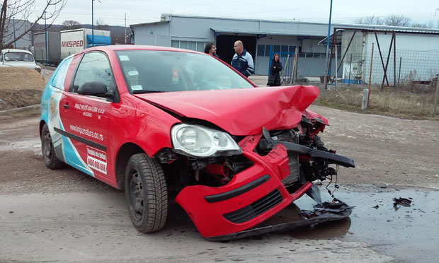 БАХАТИ ВОЗАЧИ НА НИШКОМ ДРУМУ: Троје повређених у три саобраћајне несреће