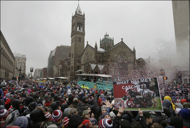 ВИДЕО: Стотине хиљада људи дочекало Петриотсе на улицама Бостона