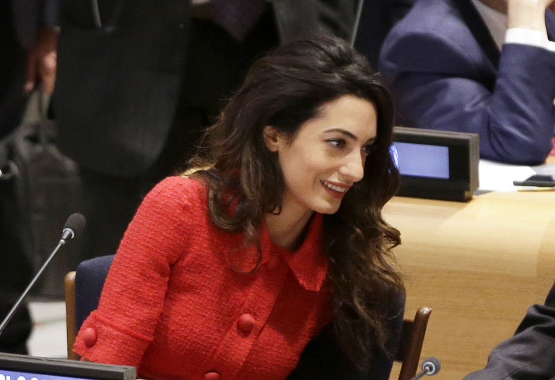 Амал Клуни у другом стању, носи близанце