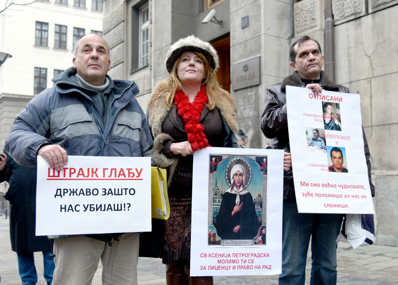 Наставници без лиценце започели штрајк глађу