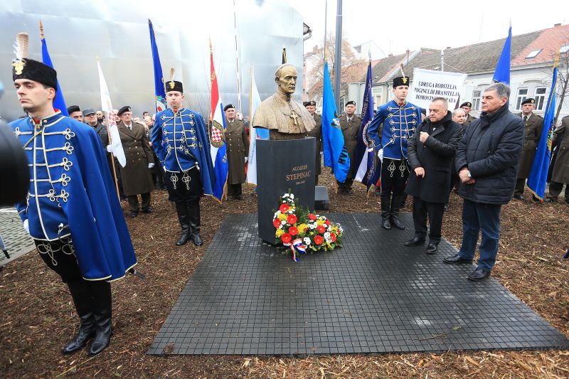 Осијек: Смета им Степинац, али због паркинга!
