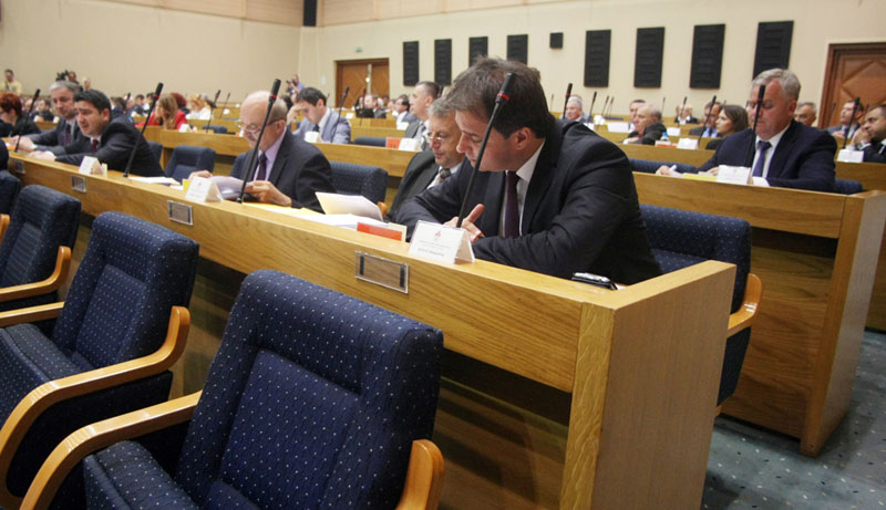 Парламент РС други пут усвојио извештај о референдуму о Дану РС