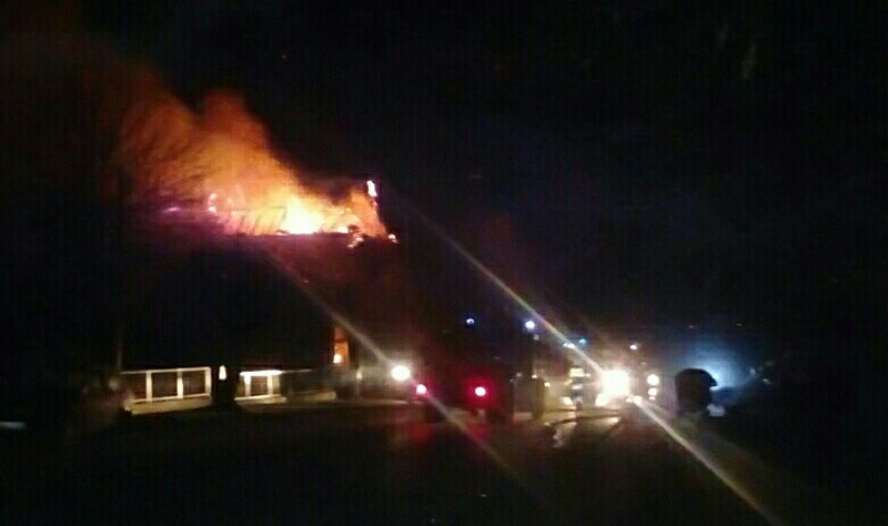 Локализован пожар на крову полицијске станице у Владимирцима