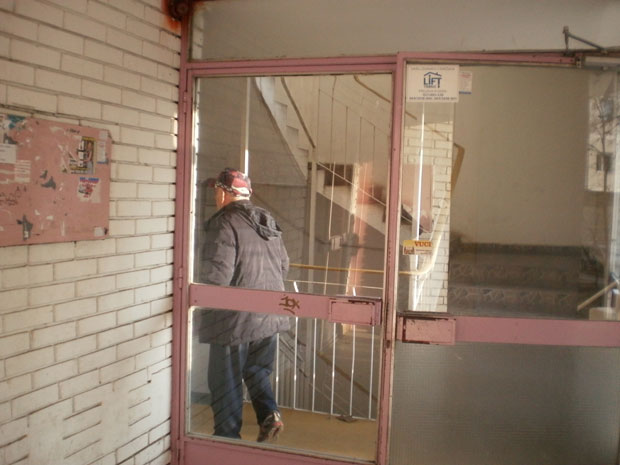 ПРОНАЂЕНО ТЕЛО ЖЕНЕ: Месецима мртва у стану?!