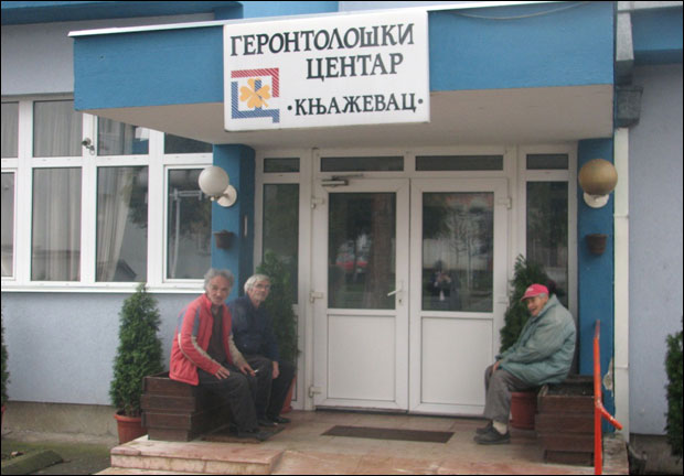 СКАНДАЛ У ДОМУ ЗА СТАРЕ: Опљачкао 230 стараца