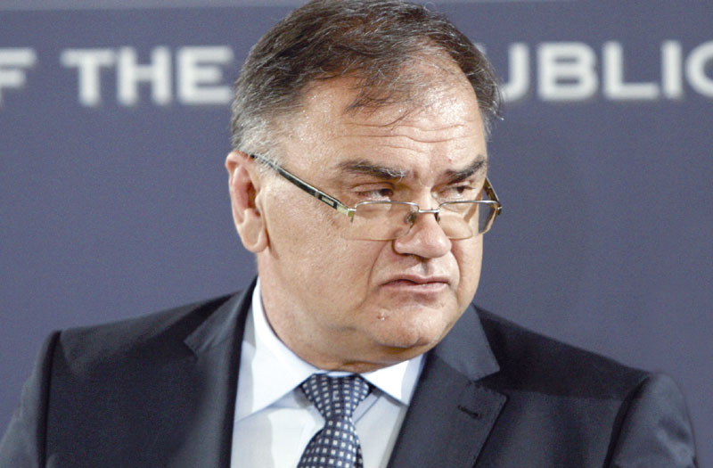 Иванић: Ревизија тужбе се не покреће ван институција