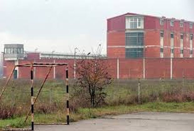 Спуж: Азиланти каменицама напали мештане