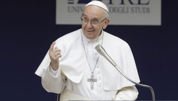 Папа Фрања: Мигранти су изазов, а не претња