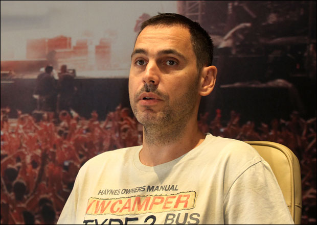 ПСОВАЛИ ИМ МАЈКУ ЧЕТНИЧКУ: Нападнут директор Егзита у Загребу, држао бебу у рукама