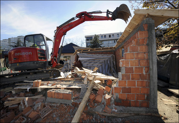 Руше дивљу градњу од марта