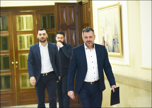 Пеглају милионски дуг