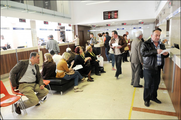 Страхују за пасоше
