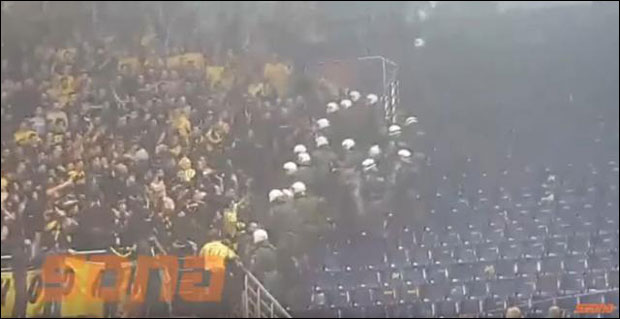 Нереди у Солуну пре, током и после финалне утакмице Купа: Пиштољи, бакље...