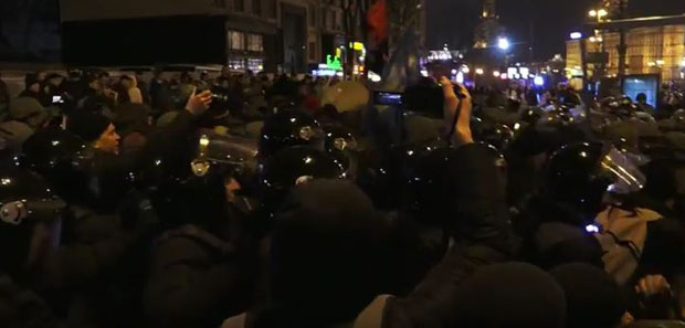 ПОГЛЕДАЈТЕ: Сукоб протестаната и полиције у Кијеву (ВИДЕО)