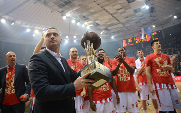 ПЕХАР ДАЈЕ НОВУ СНАГУ: Црвено-бели скромно у хотелу у Нишу прославили освајање Жућкове левице