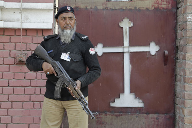 ЕКСПЛОЗИЈА ИСПРЕД СУДА У ПАКИСТАНУ: Погинуло пет особа