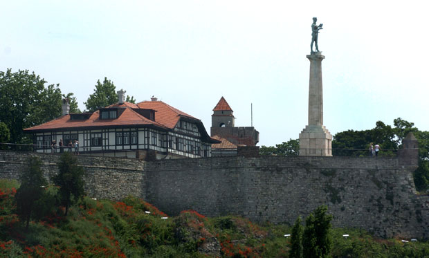 ГЛАМУРОЗНИ ДАНИ БЕОГРАДА: У знаку 150 година од предаје кључева града 