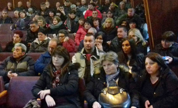 Крушевац: Не одустају од заосталих зарада и прете протестом