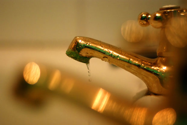 ВОДА НЕИСПРАВНА И ЗАБРАЊЕНА ЗА ПИЋЕ: Младеновчани су за то сазнали тек пре неколико дана!