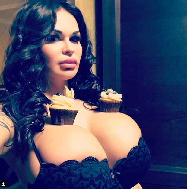 ЗВАНИЧНО ПРЕВРШИЛА СВАКУ МЕРУ: Да ли груди треба да буду послужавник?