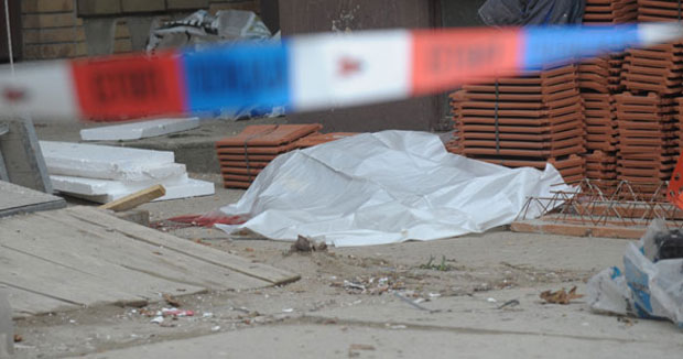 НЕСРЕЋА НА ГРАДИЛИШТУ: Радник погинуо после пада са зграде   