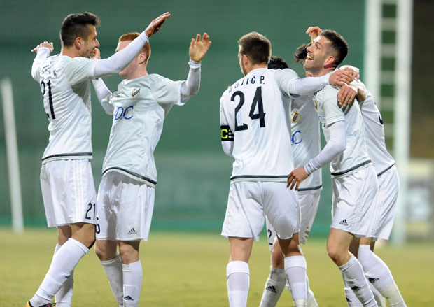 СУПЕРЛИГА: Чукарички и Раднички славили, голеада у Ивањици