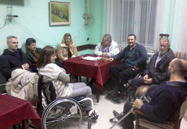 ПОМОЗИТЕ САМОХРАНОЈ НЕПОКРЕТНОЈ МАЈЦИ: Парализа у сиромаштву