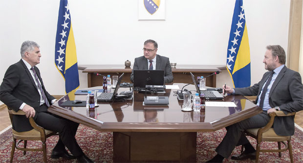 Хаг тражи ставове о ревизији пресуде 