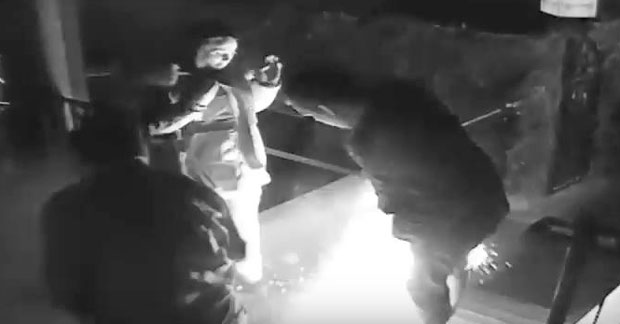 ВИДЕО: Експлодирала му батерија за електричну цигарету у џепу