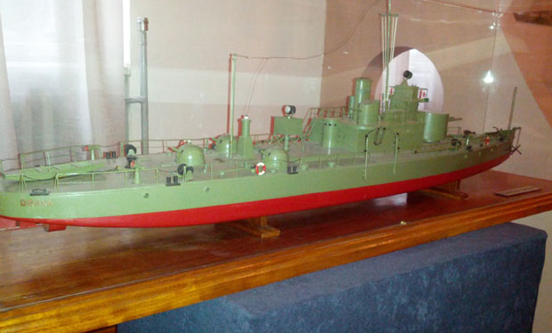 Макетама проносе славу морнара