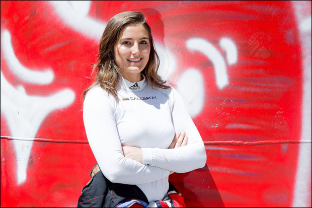 ПРЕЛЕПА КОЛУМБИЈКА У ФОРМУЛИ 1: Татјана Калдерон тестира болид Заубера