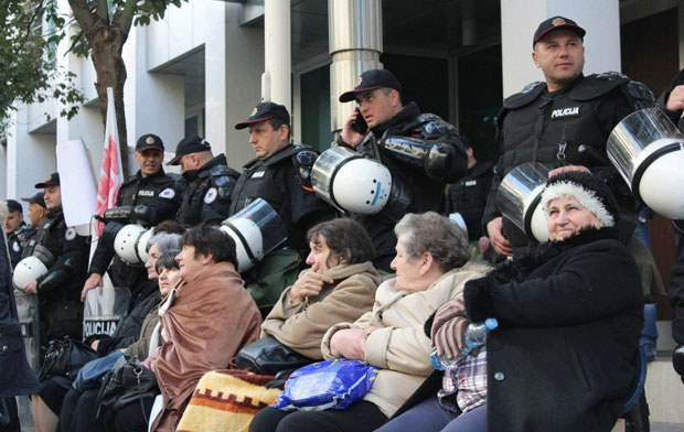 Решења разљутила мајке