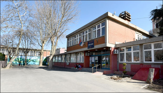 СПРЕЧЕНА ТРАГЕДИЈА: Ученица покушала да се обеси у тоалету