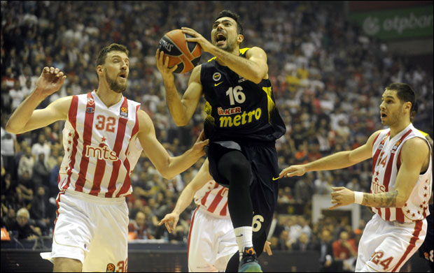 Слукас мора на операцију колена