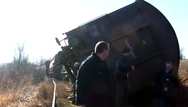 ВИДЕО: Воз исклизнуо са шина, повређена четири радника