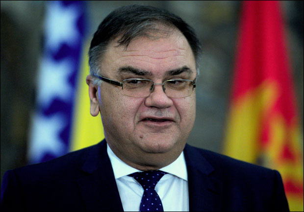 Изасланик предао Иванићево писмо Хагу
