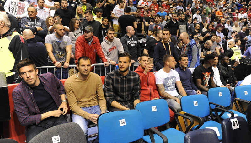 ФУДБАЛЕРИ ДОШЛИ ПО ПОБЕДНИЧКИ ПЕЛЦЕР: Кошарка опуштање пред дерби