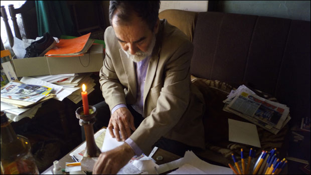 ОШТЕЋЕН МУ ВИД У НЕСРЕЋИ: Пише песме за децу, једва спаја крај са крајем, али не губи наду...