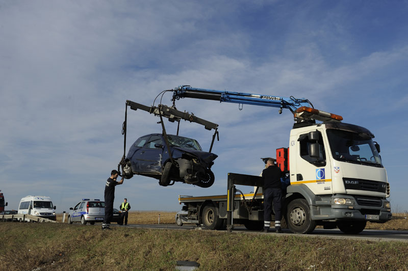 НЕСРЕЋА НА ИБАРСКОЈ: Двоје повређено, један критично