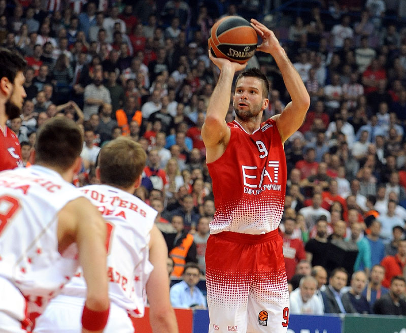 Милано без Калниетиса чека Звезду