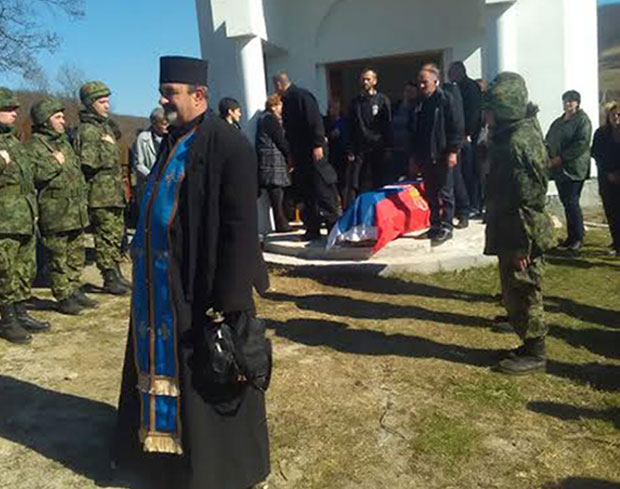 ПОСЛЕ 26 ГОДИНА: Уз војне почасти сахрањен српски добровољац