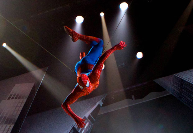 Оставила га девојка па “постао” спајдермен