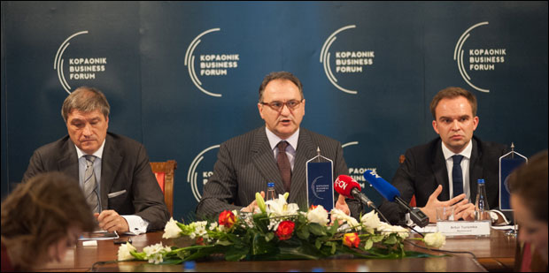 БИЗНИС ФОРУМ: Како до привредног раста