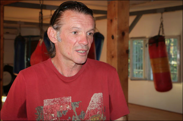 Откривен нападач на славног боксера