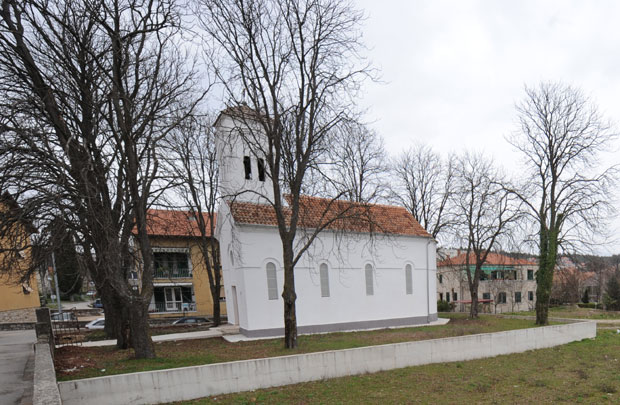 Сињ: На православној цркви графит За дом спремни